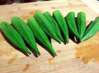 椒盐秋葵的做法步骤：1