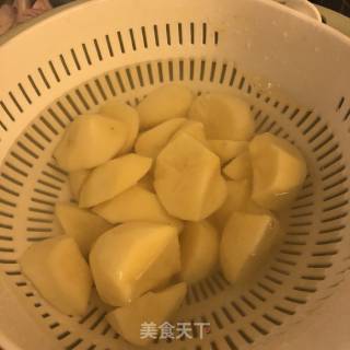 番茄土豆炖牛肉的做法步骤：1