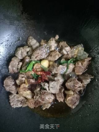 牛腩炖胡萝卜土豆的做法步骤：6
