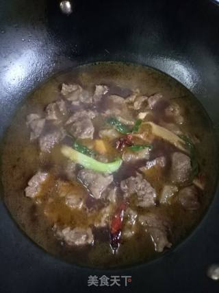 牛腩炖胡萝卜土豆的做法步骤：7
