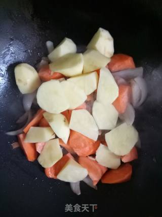 牛腩炖胡萝卜土豆的做法步骤：10