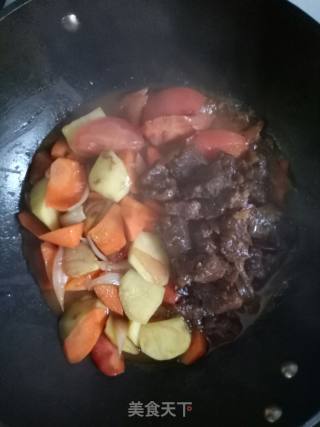 牛腩炖胡萝卜土豆的做法步骤：12