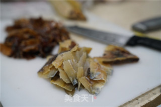 酱油肉鳗鲞合蒸的做法步骤：2