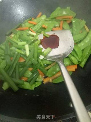 胡萝卜炒荷兰豆的做法步骤：6