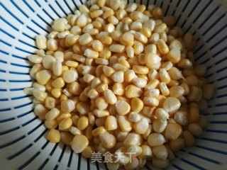 青椒玉米粒的做法步骤：1