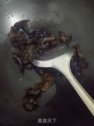 木耳鸡脚的做法步骤：6