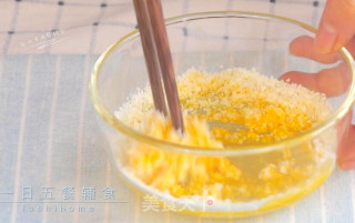 蛋黄米粉饼的做法步骤：2