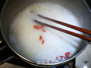 枸杞叶瘦肉粥的做法步骤：6