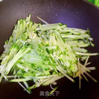 海米萝卜汤的做法步骤：4