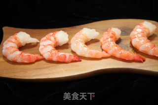 有家鲜厨房：金沙大虾的做法步骤：1
