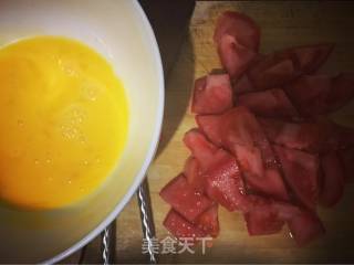西红柿鸡蛋鱼丸面的做法步骤：1