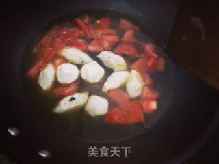 西红柿鸡蛋鱼丸面的做法步骤：3