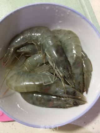 油焖大虾的做法步骤：1