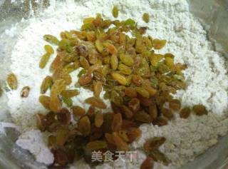 黑芝麻葡萄干烤馍的做法步骤：4