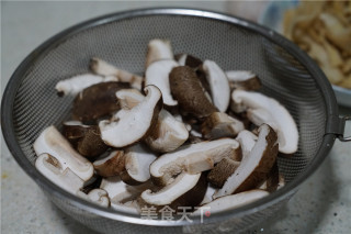 香菇焖笋的做法步骤：2