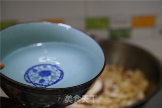香菇焖笋的做法步骤：5