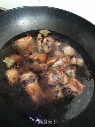 排骨焖土豆的做法步骤：4