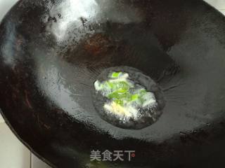 尖椒炒绿豆芽的做法步骤：3