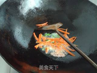 尖椒炒绿豆芽的做法步骤：4
