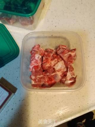 排骨焖腐竹的做法步骤：1