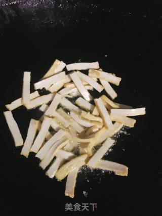 香干炒木耳的做法步骤：2