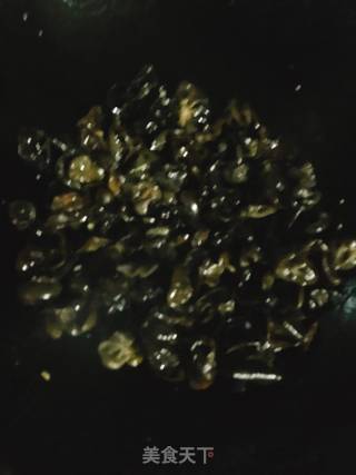 香干炒木耳的做法步骤：3