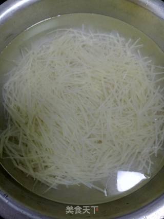 酸辣土豆丝的做法步骤：3
