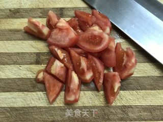 西红柿炒秋葵的做法步骤：2