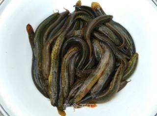 豆腐炖泥鳅的做法步骤：1