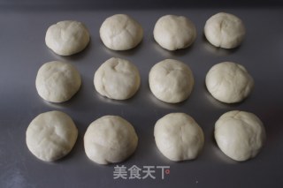 豆沙面包卷的做法步骤：3