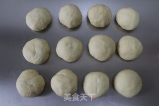 豆沙面包卷的做法步骤：5