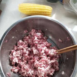 玉米鲜肉饺子的做法步骤：2