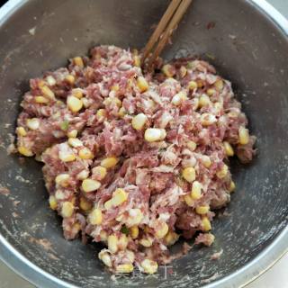 玉米鲜肉饺子的做法步骤：3