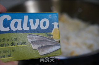 金枪鱼虾仁炒饭的做法步骤：4