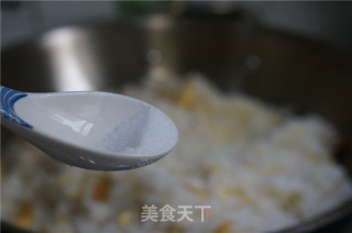 金枪鱼虾仁炒饭的做法步骤：5