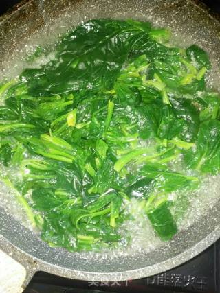 凉拌菠菜的做法步骤：2