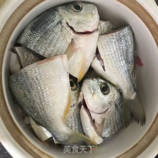 瓦撑焗腊鱼的做法步骤：3