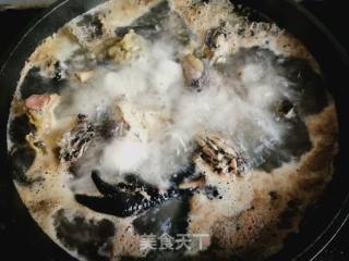 冬虫夏草炖乌鸡的做法步骤：4