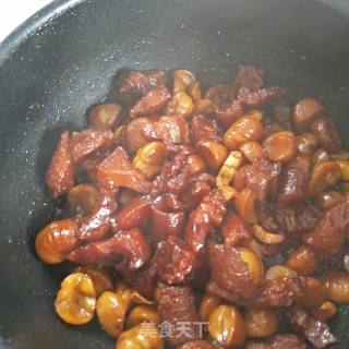 板栗红烧肉的做法步骤：5