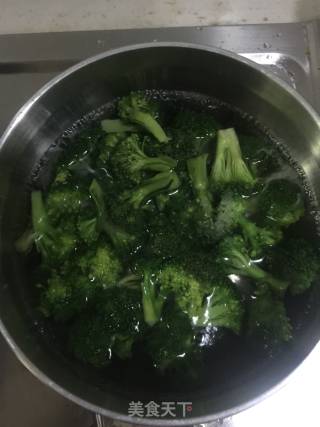 蒲烧鳗鱼披萨的做法步骤：4