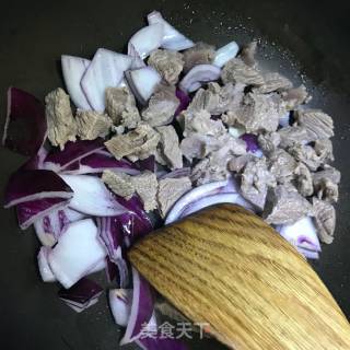 咖喱牛肉的做法步骤：2