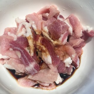 酥香软糯粉蒸肉的做法步骤：2