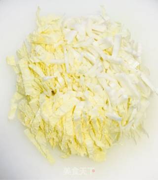 鸡蛋美食之大白菜炒鸡蛋的做法步骤：1