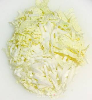 花菇白菜热汤面的做法步骤：1