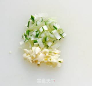 莴笋炒木耳的做法步骤：2