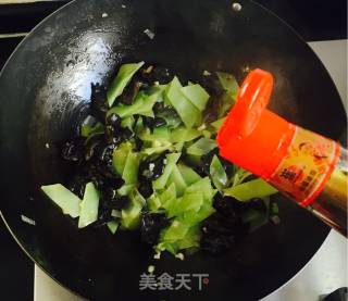 莴笋炒木耳的做法步骤：6
