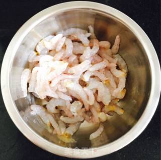 鸡蛋美食之韭菜虾仁炒鸡蛋的做法步骤：1