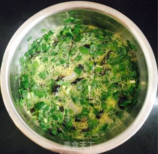 鸡蛋美食之韭菜虾仁炒鸡蛋的做法步骤：4