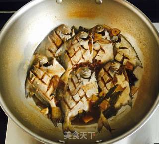 红烧银鲳鱼的做法步骤：6