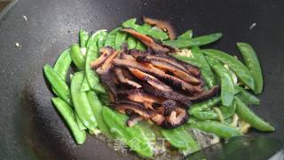 荷兰豆炒红极参的做法步骤：6